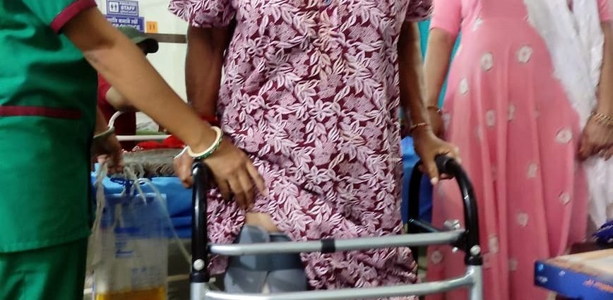 कोटपूतली: 73 वर्षीया नर्बदा को साढ़े सात वर्षों से थी उठने-बैठने में दिक्कत, अब वह अपना सारा काम खुद कर सकेगी कोटपूतली: 73 वर्षीया नर्बदा को साढ़े सात वर्षों से थी उठने-बैठने में दिक्कत, अब वह अपना सारा काम खुद कर सकेगी