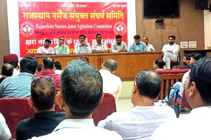 कोटपूतली: फिर लामबंद हुए नर्सेज, पुन: आंदोलन की राह पर आश्वासन के 27 दिन बीत जाने के बाद भी पूरी नहीं हुई मांगे कोटपूतली: फिर लामबंद हुए नर्सेज, पुन: आंदोलन की राह पर आश्वासन के 27 दिन बीत जाने के बाद भी पूरी नहीं हुई मांगे