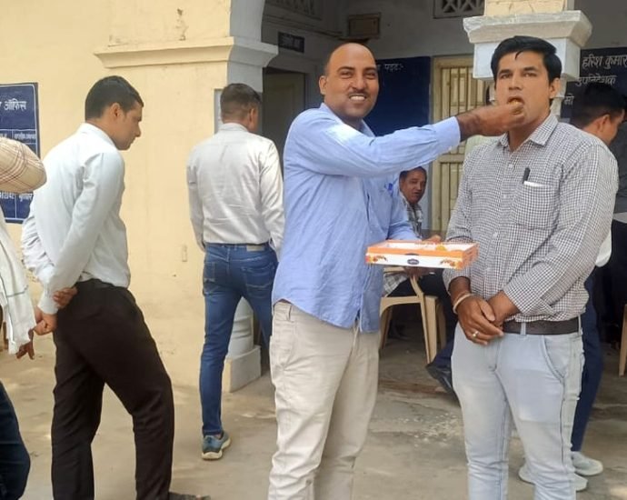 कोटपूतली: Change Designation: खुशी से झूमे कर्मचारी, बांटी मिठाईयां, जताया अशोक गहलोत का आभार कोटपूतली: Change Designation: खुशी से झूमे कर्मचारी, बांटी मिठाईयां, जताया अशोक गहलोत का आभार