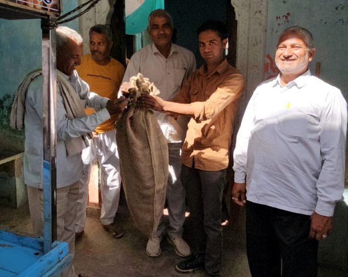 कोटपूतली: Badger and Python: शहर में चार घंटे दहशत में रहा पूरा परिवार तो रामसिंहपुरा गांव में खौफजदा रहे ग्रामीण, वनकर्मियों को एक जगह मिली कामयाबी तो दूसरी जगह हाथ नहीं लगा अजगर कोटपूतली: Badger and Python: शहर में चार घंटे दहशत में रहा पूरा परिवार तो रामसिंहपुरा गांव में खौफजदा रहे ग्रामीण, वनकर्मियों को एक जगह मिली कामयाबी तो दूसरी जगह हाथ नहीं लगा अजगर