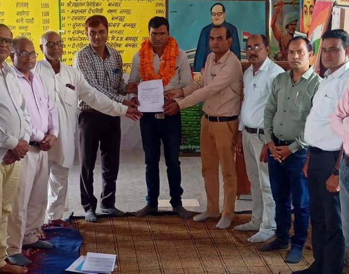 KOTPUTLI-BEHROR: सुबेसिंह सामरिया चुने गए राजस्थान शिक्षक संघ (अम्बेडकर) उप शाखा बानसूर के अध्यक्ष, शिक्षकों की बैठक में विभिन्न मुद्दों पर चर्चा KOTPUTLI-BEHROR: सुबेसिंह सामरिया चुने गए राजस्थान शिक्षक संघ (अम्बेडकर) उप शाखा बानसूर के अध्यक्ष, शिक्षकों की बैठक में विभिन्न मुद्दों पर चर्चा