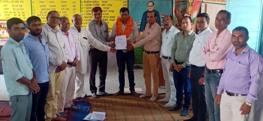 KOTPUTLI-BEHROR: सुबेसिंह सामरिया चुने गए राजस्थान शिक्षक संघ (अम्बेडकर) उप शाखा बानसूर के अध्यक्ष, शिक्षकों की बैठक में विभिन्न मुद्दों पर चर्चा KOTPUTLI-BEHROR: सुबेसिंह सामरिया चुने गए राजस्थान शिक्षक संघ (अम्बेडकर) उप शाखा बानसूर के अध्यक्ष, शिक्षकों की बैठक में विभिन्न मुद्दों पर चर्चा