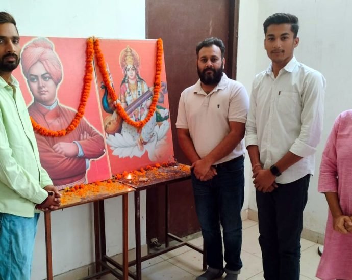 KOTPUTLI-BEHROR: रानी दुर्गावती ने अपने राज्य की रक्षा के लिए मुगलों से लोहा लिया, एबीवीपी की ओर से रानी दुर्गावती की जीवन पर संगोष्ठी आयोजित KOTPUTLI-BEHROR: रानी दुर्गावती ने अपने राज्य की रक्षा के लिए मुगलों से लोहा लिया, एबीवीपी की ओर से रानी दुर्गावती की जीवन पर संगोष्ठी आयोजित