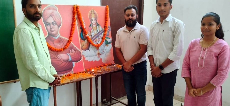 KOTPUTLI-BEHROR: रानी दुर्गावती ने अपने राज्य की रक्षा के लिए मुगलों से लोहा लिया, एबीवीपी की ओर से रानी दुर्गावती की जीवन पर संगोष्ठी आयोजित KOTPUTLI-BEHROR: रानी दुर्गावती ने अपने राज्य की रक्षा के लिए मुगलों से लोहा लिया, एबीवीपी की ओर से रानी दुर्गावती की जीवन पर संगोष्ठी आयोजित