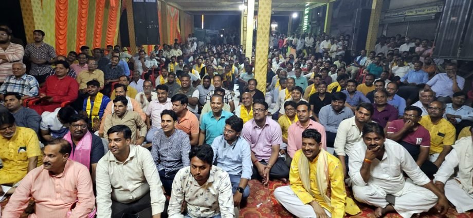 KOTPUTLI-BEHROR: कोटपूतली में कवि सम्मेलन, गूंजे भारत माता के जयकारे, कवियों ने बटोरी तालियां, अग्रसेन जयंती पर कवि सम्मेलन का आयोजन KOTPUTLI-BEHROR: कोटपूतली में कवि सम्मेलन, गूंजे भारत माता के जयकारे, कवियों ने बटोरी तालियां, अग्रसेन जयंती पर कवि सम्मेलन का आयोजन