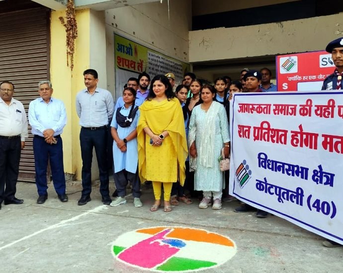 KOTPUTLI-BEHROR: कोटपूतली में मतदाताओं को जागरुक करने के लिए मैदान में उतरी स्वीप टीम, रैली निकालकर मतदाताओं में जगाई चेतना KOTPUTLI-BEHROR: कोटपूतली में मतदाताओं को जागरुक करने के लिए मैदान में उतरी स्वीप टीम, रैली निकालकर मतदाताओं में जगाई चेतना