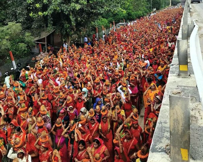 KOTPUTLI-BEHROR: बाबा श्याम व भोलेनाथ के जयकारों ने गूंजा कोटपूतली, निकली भव्य कलश यात्रा, उमड़ी महिलाओं की भारी भीड़