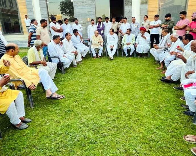 KOTPUTLI: सांसद जौनापुरिया ने कहा- चुनाव में एकजुट होकर कोटपूतली में खिलाना है कमल, कोटपूतली के दौरे पर रहे चौधरी सुखबीर सिंह जौनापुरिया, भाजपा कार्यकर्ताओं से मुलाकात की KOTPUTLI: सांसद जौनापुरिया ने कहा- चुनाव में एकजुट होकर कोटपूतली में खिलाना है कमल, कोटपूतली के दौरे पर रहे चौधरी सुखबीर सिंह जौनापुरिया, भाजपा कार्यकर्ताओं से मुलाकात की