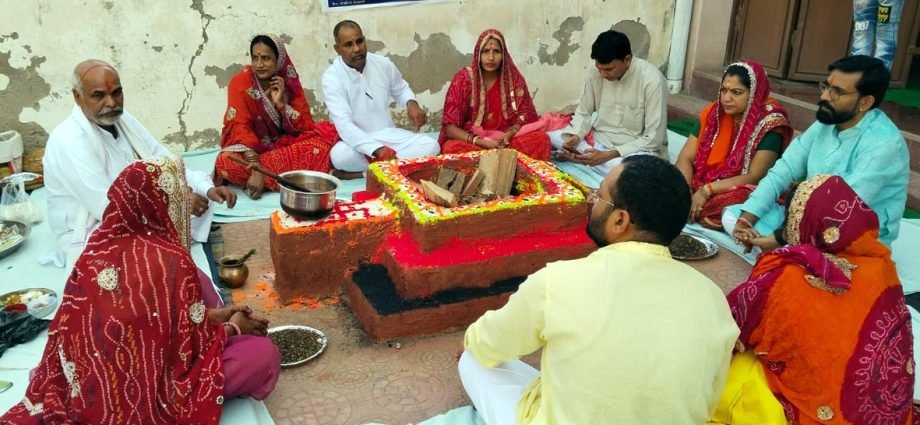 KOTPUTLI-BEHROR: नवरात्र समापन पर हुए विभिन्न कार्यक्रम, मंदिरों में हवन-यज्ञ और भंडारे का आयोजन KOTPUTLI-BEHROR: नवरात्र समापन पर हुए विभिन्न कार्यक्रम, मंदिरों में हवन-यज्ञ और भंडारे का आयोजन