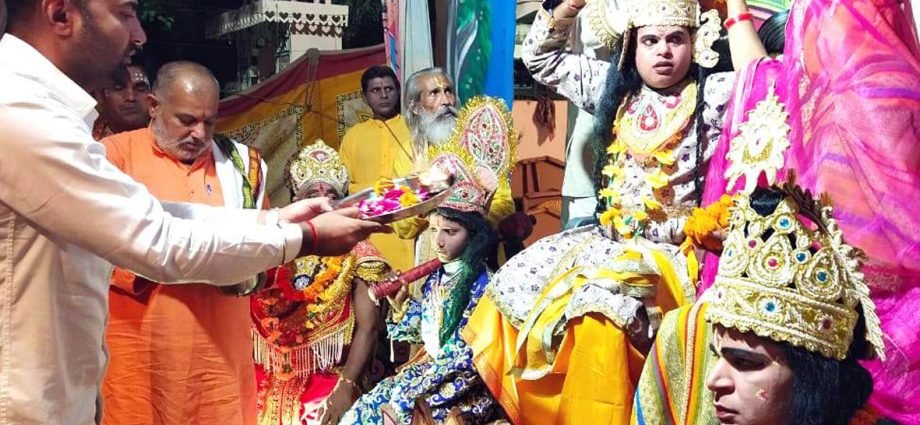 KOTPUTLI-BEHROR: कोटपूतली में राज्याभिषेक के साथ श्री रामलीला का हुआ समापन, अंतिम दिन श्रीराम के अयोध्या पहुंचने व भरत मिलाप की लीला का मंचन भी हुआ KOTPUTLI-BEHROR: कोटपूतली में राज्याभिषेक के साथ श्री रामलीला का हुआ समापन, अंतिम दिन श्रीराम के अयोध्या पहुंचने व भरत मिलाप की लीला का मंचन भी हुआ