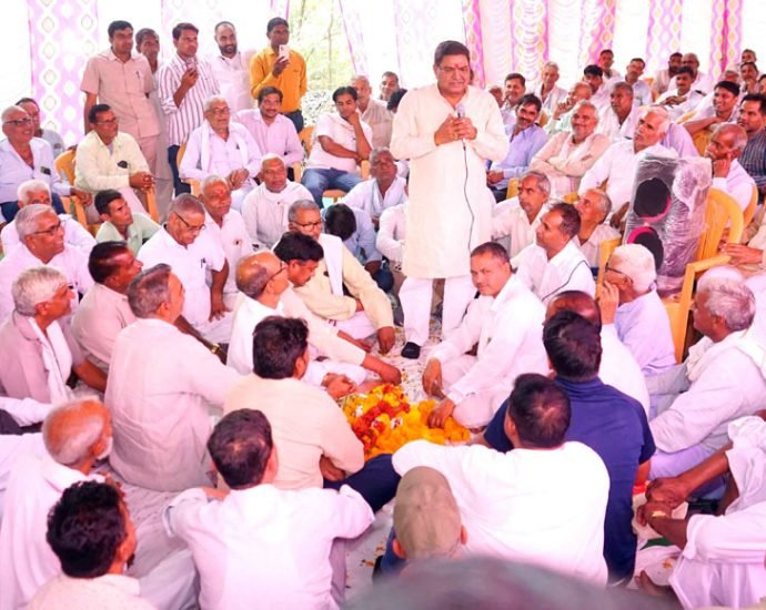 KOTPUTLI-BEHROR: कोटपूतली में कांग्रेस प्रत्याशी ने कहा- कांग्रेस की जीत पर होगा चहुंमुखी विकास, जनता के सभी सपनें पूरे होंगे, चुनाव कार्यालय के उद्घाटन पर बोले कांग्रेस प्रत्याशी राजेन्द्र सिंह यादव KOTPUTLI-BEHROR: कोटपूतली में कांग्रेस प्रत्याशी ने कहा- कांग्रेस की जीत पर होगा चहुंमुखी विकास, जनता के सभी सपनें पूरे होंगे, चुनाव कार्यालय के उद्घाटन पर बोले कांग्रेस प्रत्याशी राजेन्द्र सिंह यादव