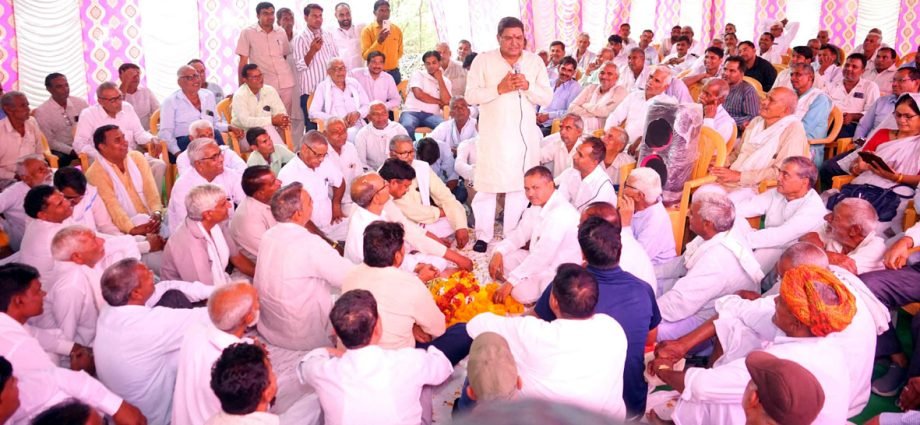 KOTPUTLI-BEHROR: कोटपूतली में कांग्रेस प्रत्याशी ने कहा- कांग्रेस की जीत पर होगा चहुंमुखी विकास, जनता के सभी सपनें पूरे होंगे, चुनाव कार्यालय के उद्घाटन पर बोले कांग्रेस प्रत्याशी राजेन्द्र सिंह यादव KOTPUTLI-BEHROR: कोटपूतली में कांग्रेस प्रत्याशी ने कहा- कांग्रेस की जीत पर होगा चहुंमुखी विकास, जनता के सभी सपनें पूरे होंगे, चुनाव कार्यालय के उद्घाटन पर बोले कांग्रेस प्रत्याशी राजेन्द्र सिंह यादव