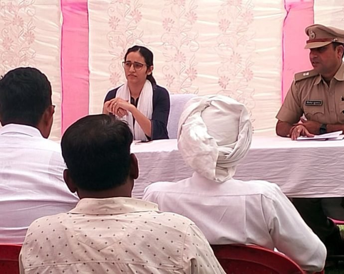 KOTPUTLI-BEHROR: कोटपूतली में पुलिस अधीक्षक ने ली जिला स्तरीय सीएलजी की बैठक, शांतिपूर्व तरीके से चुनाव कराने में सहयोग की अपील KOTPUTLI-BEHROR: कोटपूतली में पुलिस अधीक्षक ने ली जिला स्तरीय सीएलजी की बैठक, शांतिपूर्व तरीके से चुनाव कराने में सहयोग की अपील