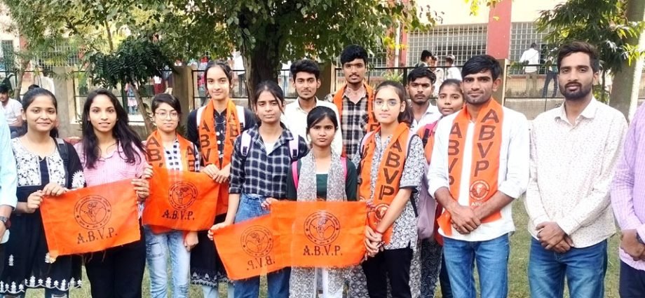 KOTPUTLI-BEHROR: कोटपूतली में राजकीय एलबीएस पीजी कॉलेज की एबीवीपी इकाई की कार्यकारिणी घोषित, कई युवाओं को मिला दायित्व KOTPUTLI-BEHROR: कोटपूतली में राजकीय एलबीएस पीजी कॉलेज की एबीवीपी इकाई की कार्यकारिणी घोषित, कई युवाओं को मिला दायित्व