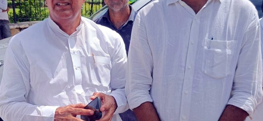 कोटपूतली: ग्राम पंचायत बसई में पीएचसी खुलवाने की मांग, मनोज चौधरी ने की चिकित्सा मंत्री से भेंट कोटपूतली: ग्राम पंचायत बसई में पीएचसी खुलवाने की मांग, मनोज चौधरी ने की चिकित्सा मंत्री से भेंट