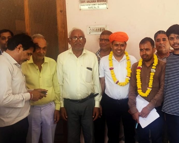 KOTPUTLI: पशुपालन विभाग की सेवा में दस वर्ष पूर्ण होने पर किया सम्मान, लोगों ने गोविन्द भारद्वाज का किया सम्मान KOTPUTLI: पशुपालन विभाग की सेवा में दस वर्ष पूर्ण होने पर किया सम्मान, लोगों ने गोविन्द भारद्वाज का किया सम्मान