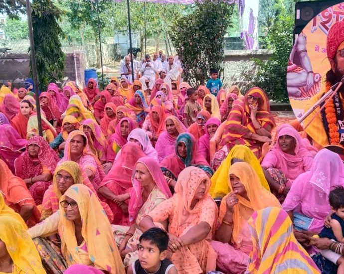 कोटपूतली: भोलेनाथ के भजनों पर झूमे श्रद्धालु, राजनौता में शिव महापुराण का आयोजन जारी कोटपूतली: भोलेनाथ के भजनों पर झूमे श्रद्धालु, राजनौता में शिव महापुराण का आयोजन जारी