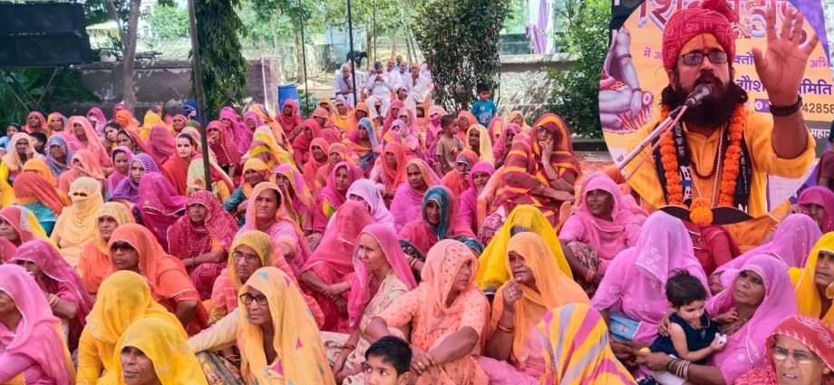 कोटपूतली: भोलेनाथ के भजनों पर झूमे श्रद्धालु, राजनौता में शिव महापुराण का आयोजन जारी कोटपूतली: भोलेनाथ के भजनों पर झूमे श्रद्धालु, राजनौता में शिव महापुराण का आयोजन जारी