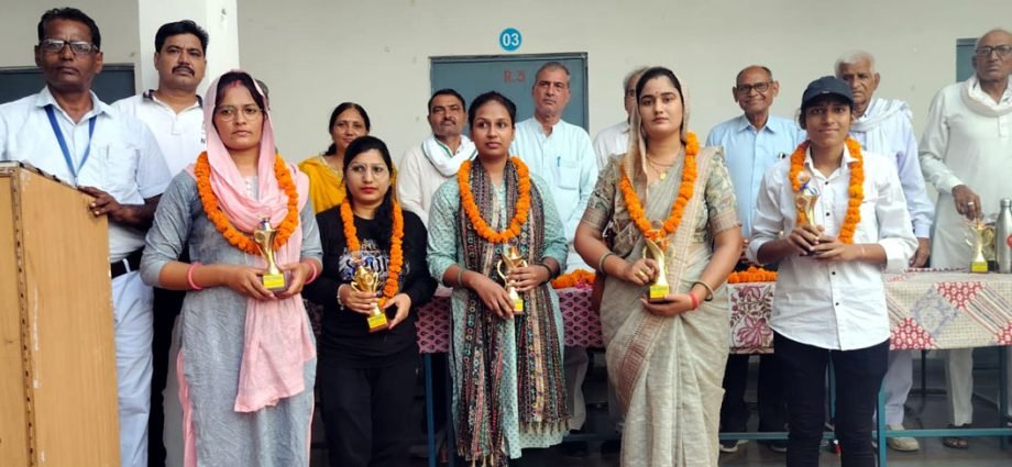 कोटपूतली में यादव समाज की नवनियुक्त प्रतिभाओं का किया सम्मान, श्रीकृष्ण महिला छात्रावास में हुआ आयोजन, शिक्षक वर्ग में चयनित प्रतिभाओं को किया सम्मानित कोटपूतली में यादव समाज की नवनियुक्त प्रतिभाओं का किया सम्मान, श्रीकृष्ण महिला छात्रावास में हुआ आयोजन, शिक्षक वर्ग में चयनित प्रतिभाओं को किया सम्मानित