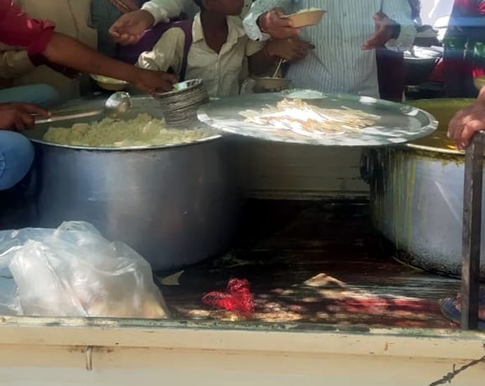 Kotputli: कोटपूतली में लगातार जारी है ‘आओ साथ चलें’ संस्था की अनूठी पहल, विशेष दिवस पर लोग भी कर रहे हैं जरुरतमंदों की सेवा Kotputli: कोटपूतली में लगातार जारी है ‘आओ साथ चलें’ संस्था की अनूठी पहल, विशेष दिवस पर लोग भी कर रहे हैं जरुरतमंदों की सेवा