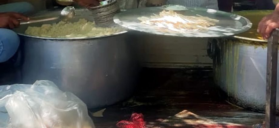 Kotputli: कोटपूतली में लगातार जारी है ‘आओ साथ चलें’ संस्था की अनूठी पहल, विशेष दिवस पर लोग भी कर रहे हैं जरुरतमंदों की सेवा Kotputli: कोटपूतली में लगातार जारी है ‘आओ साथ चलें’ संस्था की अनूठी पहल, विशेष दिवस पर लोग भी कर रहे हैं जरुरतमंदों की सेवा