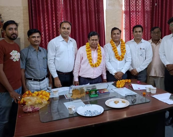 KOTPUTLI: कोटपूतली के दोनों सरकारी कॉलेजों को मिले प्राचार्य, अब महाविद्यालयों में व्यवस्थाएं सुचारु रुप से संचालित होने की संभावना बनी KOTPUTLI: कोटपूतली के दोनों सरकारी कॉलेजों को मिले प्राचार्य, अब महाविद्यालयों में व्यवस्थाएं सुचारु रुप से संचालित होने की संभावना बनी