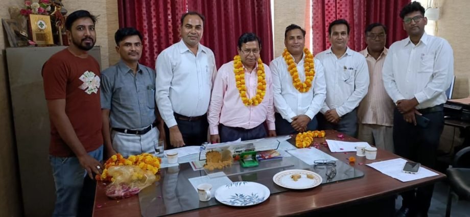 KOTPUTLI: कोटपूतली के दोनों सरकारी कॉलेजों को मिले प्राचार्य, अब महाविद्यालयों में व्यवस्थाएं सुचारु रुप से संचालित होने की संभावना बनी KOTPUTLI: कोटपूतली के दोनों सरकारी कॉलेजों को मिले प्राचार्य, अब महाविद्यालयों में व्यवस्थाएं सुचारु रुप से संचालित होने की संभावना बनी