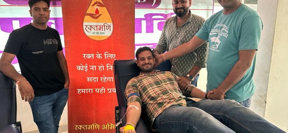 KOTPUTLI: अचानक खून की जरुरत पड़ी तो रक्तदान के लिए दौड़ पड़े कार्यकर्ता, भाजपा नेता मुकेश गोयल द्वारा संचालित रक्तमणि अभियान लगातार जारी KOTPUTLI: अचानक खून की जरुरत पड़ी तो रक्तदान के लिए दौड़ पड़े कार्यकर्ता, भाजपा नेता मुकेश गोयल द्वारा संचालित रक्तमणि अभियान लगातार जारी
