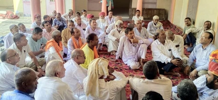 KOTPUTLI: राजपूत समाज मनाएगा दशहरा मिलन समारोह, तैयारियों को लेकर कोटपूतली के बनेठी गांव में बैठक आयोजित KOTPUTLI: राजपूत समाज मनाएगा दशहरा मिलन समारोह, तैयारियों को लेकर कोटपूतली के बनेठी गांव में बैठक आयोजित