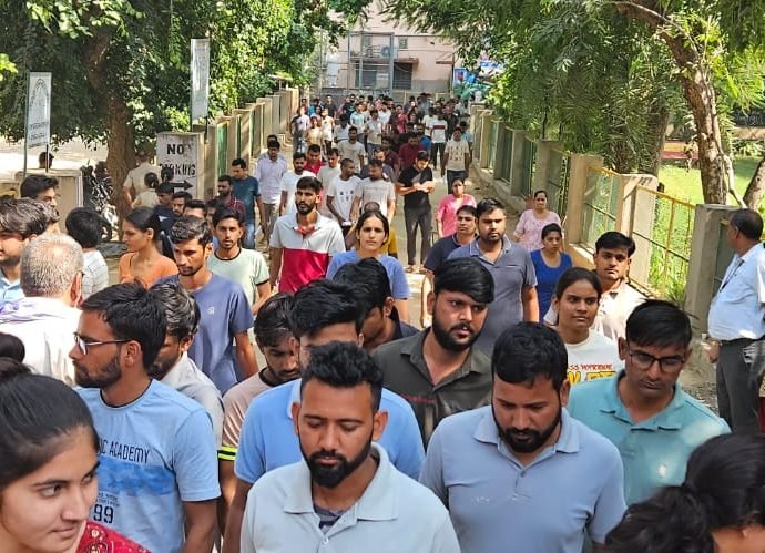 RAS Pre Exam: कोटपूतली-बहरोड़ जिले में 3827 अभ्यर्थी रहे अनुपस्थित, कुल 10 हजार 104 अभ्यर्थियों ने दी परीक्षा RAS Pre Exam: कोटपूतली-बहरोड़ जिले में 3827 अभ्यर्थी रहे अनुपस्थित, कुल 10 हजार 104 अभ्यर्थियों ने दी परीक्षा