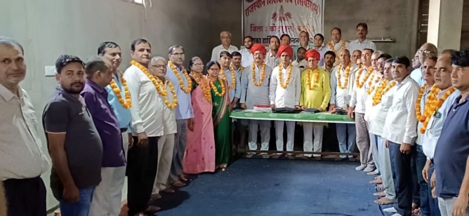 KOTPUTLI: कोटपूतली में कराए गए शिक्षक संघ (सियाराम) के चुनाव, सुरेश जिलाध्यक्ष व मोहलाल सभाध्यक्ष निर्वाचित KOTPUTLI: कोटपूतली में कराए गए शिक्षक संघ (सियाराम) के चुनाव, सुरेश जिलाध्यक्ष व मोहलाल सभाध्यक्ष निर्वाचित