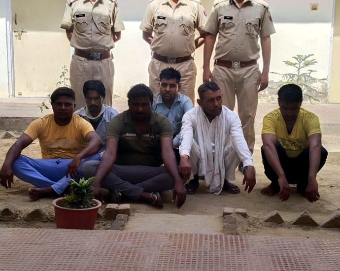 KOTPUTLI: विधानसभा चुनाव- आचार संहिता लागू हुई तो सरुंड थाना पुलिस ने शुरु की अवैध शराब के विरुद्ध कार्रवाई, कारोबार में लिप्त चार लोग गिरफ्तार, अवैध हथकड़ शराब जब्त, 200 लीटर वाश भी नष्ट किया KOTPUTLI: विधानसभा चुनाव- आचार संहिता लागू हुई तो सरुंड थाना पुलिस ने शुरु की अवैध शराब के विरुद्ध कार्रवाई, कारोबार में लिप्त चार लोग गिरफ्तार, अवैध हथकड़ शराब जब्त, 200 लीटर वाश भी नष्ट किया