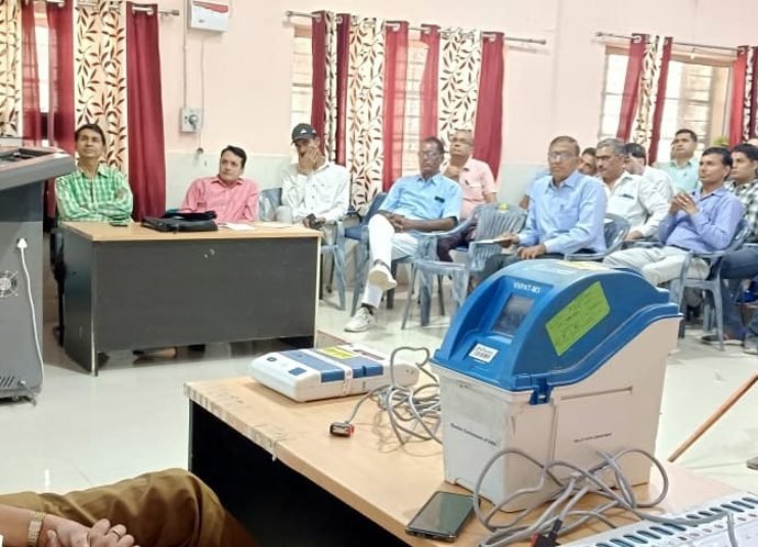 KOTPUTLI: विधानसभा चुनाव की तैयारियां, प्रशिक्षण शिविर में गायब रहे 4 पीठासीन अधिकारी और 1 मतदान अधिकारी (प्रथम), निर्वाचन शाखा ने भेजी कलेक्टर को रिपोर्ट KOTPUTLI: विधानसभा चुनाव की तैयारियां, प्रशिक्षण शिविर में गायब रहे 4 पीठासीन अधिकारी और 1 मतदान अधिकारी (प्रथम), निर्वाचन शाखा ने भेजी कलेक्टर को रिपोर्ट