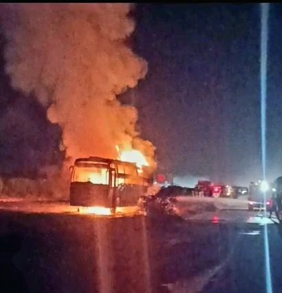 KOTPUTLI-BEHROR: गनीमत रही कि समय पर पा लिया आग पर काबू, बची सवारियों की जान, जयपुर-दिल्ली नेशनल हाईवे पर चलती स्लीपर बस में अचानक लगी आग KOTPUTLI-BEHROR: गनीमत रही कि समय पर पा लिया आग पर काबू, बची सवारियों की जान, जयपुर-दिल्ली नेशनल हाईवे पर चलती स्लीपर बस में अचानक लगी आग