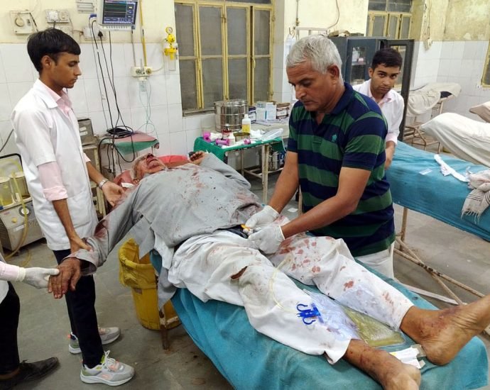 KOTPUTLI-BEHROR: अज्ञात वाहन की टक्कर से बाइक सवार जख्मी, कोटपूतली के बानसूर रोड़ पर हुआ हादसा KOTPUTLI-BEHROR: अज्ञात वाहन की टक्कर से बाइक सवार जख्मी, कोटपूतली के बानसूर रोड़ पर हुआ हादसा