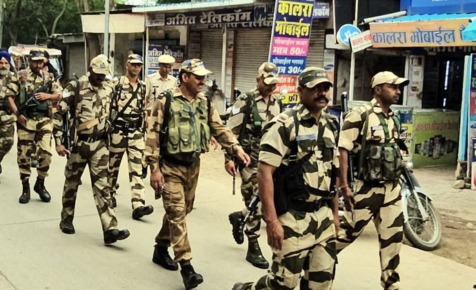 KOTPUTLI-BEHROR: सडक़ पर उतरे सीआईएसएफ व पुलिस के जवान, विधानसभा चुनाव को लेकर किया फ्लैग मार्च KOTPUTLI-BEHROR: सडक़ पर उतरे सीआईएसएफ व पुलिस के जवान, विधानसभा चुनाव को लेकर किया फ्लैग मार्च