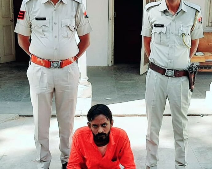 KOTPUTLI: कोटपूतली पुलिस ने की अवैध शराब के विरुद्ध कार्रवाई, अवैध देशी शराब सहित एक अभियुक्त गिरफ्तार KOTPUTLI: कोटपूतली पुलिस ने की अवैध शराब के विरुद्ध कार्रवाई, अवैध देशी शराब सहित एक अभियुक्त गिरफ्तार