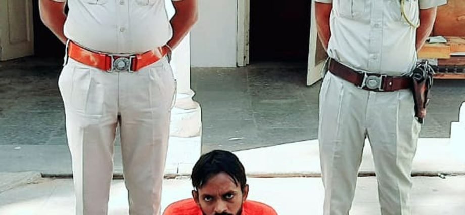 KOTPUTLI: कोटपूतली पुलिस ने की अवैध शराब के विरुद्ध कार्रवाई, अवैध देशी शराब सहित एक अभियुक्त गिरफ्तार KOTPUTLI: कोटपूतली पुलिस ने की अवैध शराब के विरुद्ध कार्रवाई, अवैध देशी शराब सहित एक अभियुक्त गिरफ्तार