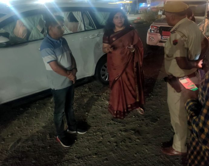 KOTPUTLI: विधानसभा आम चुनाव 2023: कलेक्टर ने किया का भ्रमण, आदर्श आचार संहिता की पालना का किया निरीक्षण KOTPUTLI: विधानसभा आम चुनाव 2023: कलेक्टर ने किया का भ्रमण, आदर्श आचार संहिता की पालना का किया निरीक्षण