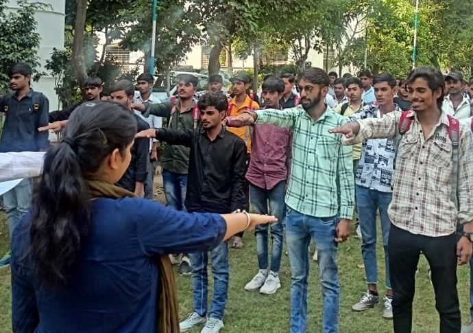 KOTPUTLI-BEHROR: हंस कॉलेज में मतदान जागरुकता कार्यशाला, छात्र-छात्राओं को दिलाई मतदान की शपथ KOTPUTLI-BEHROR: हंस कॉलेज में मतदान जागरुकता कार्यशाला, छात्र-छात्राओं को दिलाई मतदान की शपथ