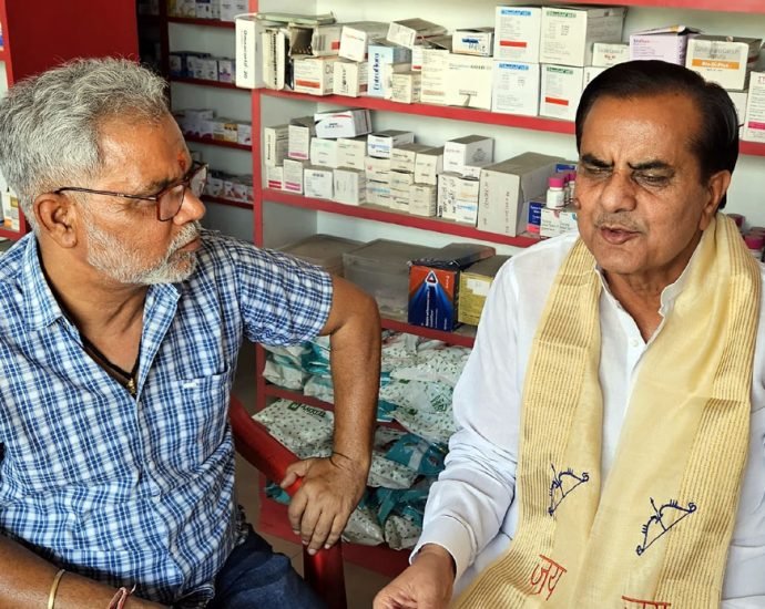 KOTPUTLI-BEHROR: भाजपा प्रत्याशी हंसराज पटेल को लेकर जौनापुरिया बोले- कोटपूतली में दावेदारों की सहमति से ही दिया स्थानीय व्यक्ति को टिकट, सभी ने की थी लोकल प्रत्याशी की मांग KOTPUTLI-BEHROR: भाजपा प्रत्याशी हंसराज पटेल को लेकर जौनापुरिया बोले- कोटपूतली में दावेदारों की सहमति से ही दिया स्थानीय व्यक्ति को टिकट, सभी ने की थी लोकल प्रत्याशी की मांग