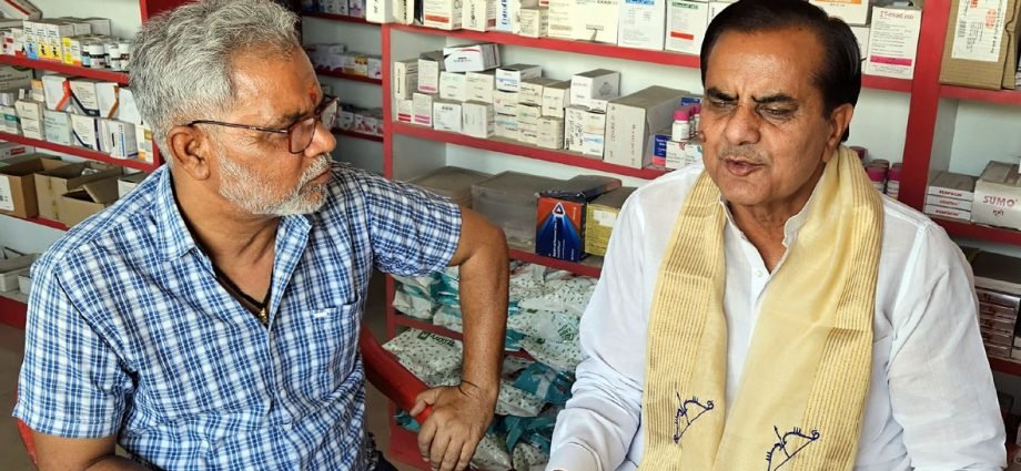 KOTPUTLI-BEHROR: भाजपा प्रत्याशी हंसराज पटेल को लेकर जौनापुरिया बोले- कोटपूतली में दावेदारों की सहमति से ही दिया स्थानीय व्यक्ति को टिकट, सभी ने की थी लोकल प्रत्याशी की मांग KOTPUTLI-BEHROR: भाजपा प्रत्याशी हंसराज पटेल को लेकर जौनापुरिया बोले- कोटपूतली में दावेदारों की सहमति से ही दिया स्थानीय व्यक्ति को टिकट, सभी ने की थी लोकल प्रत्याशी की मांग