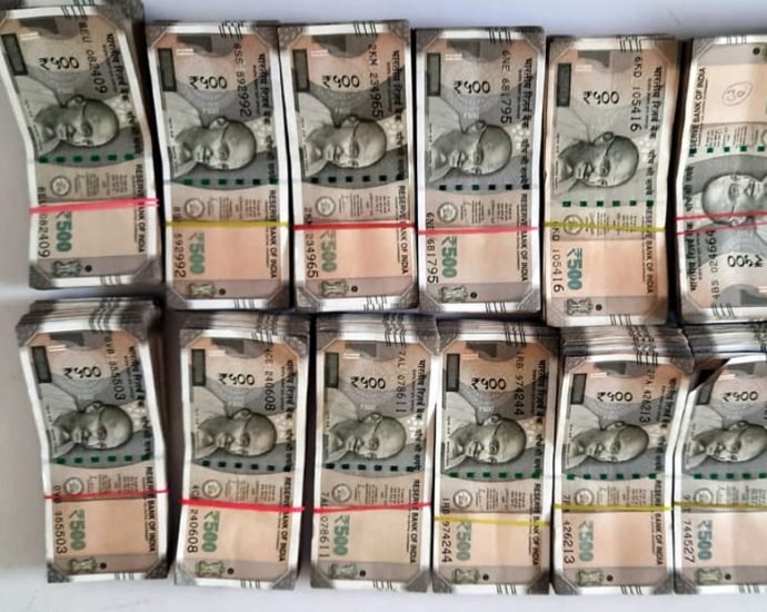 KOTPUTLI-BEHROR: ताबड़तोड़ कार्रवाई….कोटपूतली में हरियाणा सीमा पर पकड़ी 10 लाख 27 हजार रुपए की नकदी, विधानसभा चुनाव को लेकर बेहद सतर्क है पुलिस-प्रशासन KOTPUTLI-BEHROR: ताबड़तोड़ कार्रवाई….कोटपूतली में हरियाणा सीमा पर पकड़ी 10 लाख 27 हजार रुपए की नकदी, विधानसभा चुनाव को लेकर बेहद सतर्क है पुलिस-प्रशासन