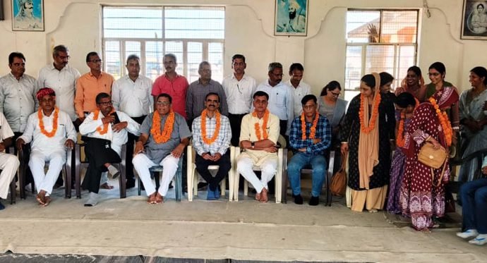 KOTPUTLI-BEHROR: गजानंद टीलावत सभाध्यक्ष और विनोद पाल यादव अध्यक्ष निर्वाचित हुए, राजस्थान शिक्षक संघ (राष्ट्रीय) की जिला कार्यकारिणी के चुनाव संपन्न KOTPUTLI-BEHROR: गजानंद टीलावत सभाध्यक्ष और विनोद पाल यादव अध्यक्ष निर्वाचित हुए, राजस्थान शिक्षक संघ (राष्ट्रीय) की जिला कार्यकारिणी के चुनाव संपन्न