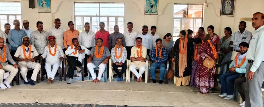 KOTPUTLI-BEHROR: गजानंद टीलावत सभाध्यक्ष और विनोद पाल यादव अध्यक्ष निर्वाचित हुए, राजस्थान शिक्षक संघ (राष्ट्रीय) की जिला कार्यकारिणी के चुनाव संपन्न KOTPUTLI-BEHROR: गजानंद टीलावत सभाध्यक्ष और विनोद पाल यादव अध्यक्ष निर्वाचित हुए, राजस्थान शिक्षक संघ (राष्ट्रीय) की जिला कार्यकारिणी के चुनाव संपन्न