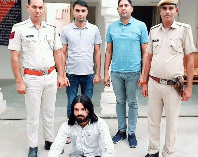 KOTPUTLI-BEHROR: पुलिस ने पीछाकर दबोचा तो युवक के पास मिला देसी कट्टा, आरोपी गिरफ्तार, मुकदमा दर्ज-पूछताछ जारी  KOTPUTLI-BEHROR: पुलिस ने पीछाकर दबोचा तो युवक के पास मिला देसी कट्टा, आरोपी गिरफ्तार, मुकदमा दर्ज-पूछताछ जारी