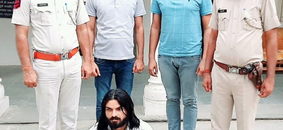 KOTPUTLI-BEHROR: पुलिस ने पीछाकर दबोचा तो युवक के पास मिला देसी कट्टा, आरोपी गिरफ्तार, मुकदमा दर्ज-पूछताछ जारी KOTPUTLI-BEHROR: पुलिस ने पीछाकर दबोचा तो युवक के पास मिला देसी कट्टा, आरोपी गिरफ्तार, मुकदमा दर्ज-पूछताछ जारी