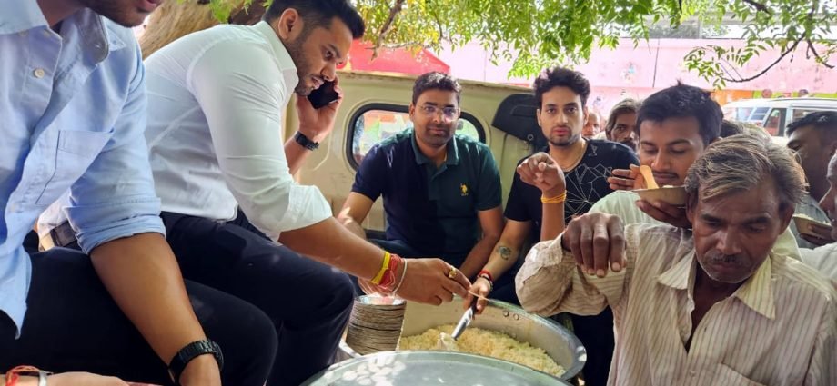 KOTPUTLI: कोटपूतली में चल रहा है ऐसा अभियान जो जरुरतमंदों के लिए साबित हो रहा वरदान, प्रसादम अभियान को लगातार मिल रही सराहना KOTPUTLI: कोटपूतली में चल रहा है ऐसा अभियान जो जरुरतमंदों के लिए साबित हो रहा वरदान, प्रसादम अभियान को लगातार मिल रही सराहना