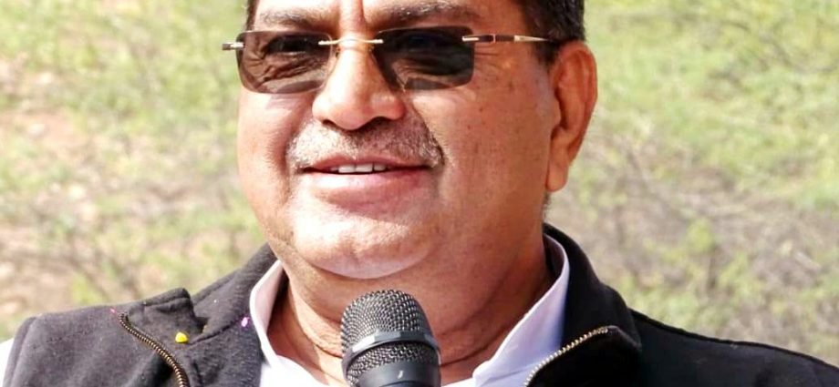 KOTPUTLI-BEHROR: कोटपूतली में कांग्रेस ने फिर खेला राजेन्द्र सिंह यादव पर दांव, लगातार चौथी बार बने कांग्रेस के प्रत्याशी KOTPUTLI-BEHROR: कोटपूतली में कांग्रेस ने फिर खेला राजेन्द्र सिंह यादव पर दांव, लगातार चौथी बार बने कांग्रेस के प्रत्याशी