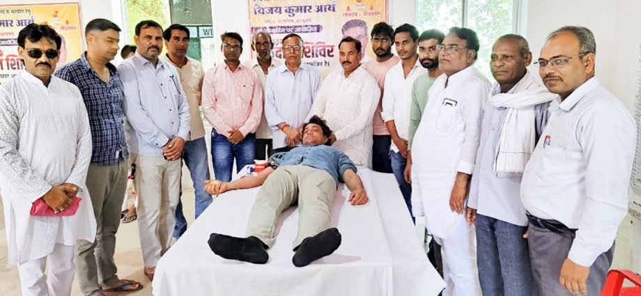 KOTPUTLI: जन्मदिन पर रक्तदान शिविर, रक्तमणि अभियान के तत्वावधान में 55 यूनिट हुआ रक्तदान, पार्षद प्रतिनिधि विजय कुमार आर्य के जन्मदिवस पर हुआ आयोजन KOTPUTLI: जन्मदिन पर रक्तदान शिविर, रक्तमणि अभियान के तत्वावधान में 55 यूनिट हुआ रक्तदान, पार्षद प्रतिनिधि विजय कुमार आर्य के जन्मदिवस पर हुआ आयोजन